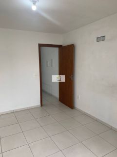 Sobrado em Potecas com 2 Dormitórios, Sacada e Vaga de Garagem - 75m²