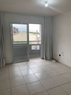 Sobrado em Potecas com 2 Dormitórios, Sacada e Vaga de Garagem - 75m²