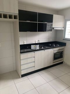 Sobrado em Potecas com 2 Dormitórios, Sacada e Vaga de Garagem - 75m²