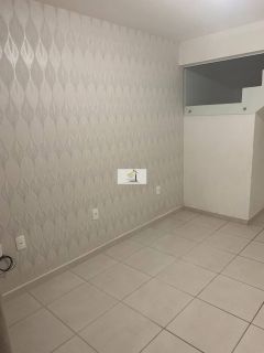 Sobrado em Potecas com 2 Dormitórios, Sacada e Vaga de Garagem - 75m²