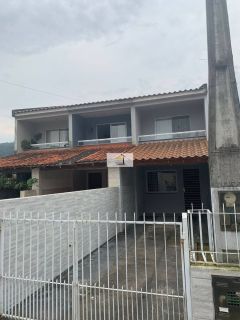 Sobrado em Potecas com 2 Dormitórios, Sacada e Vaga de Garagem - 75m²