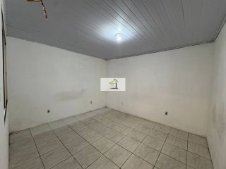 Oportunidade! Casa à venda com 3 dormitórios e quintal espaçoso em Capoeiras, Florianópolis