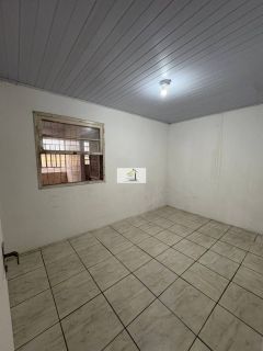 Oportunidade! Casa à venda com 3 dormitórios e quintal espaçoso em Capoeiras, Florianópolis