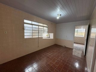 Oportunidade! Casa à venda com 3 dormitórios e quintal espaçoso em Capoeiras, Florianópolis