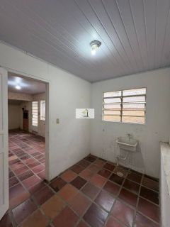 Oportunidade! Casa à venda com 3 dormitórios e quintal espaçoso em Capoeiras, Florianópolis