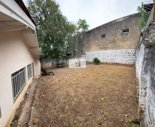 Oportunidade! Casa à venda com 3 dormitórios e quintal espaçoso em Capoeiras, Florianópolis