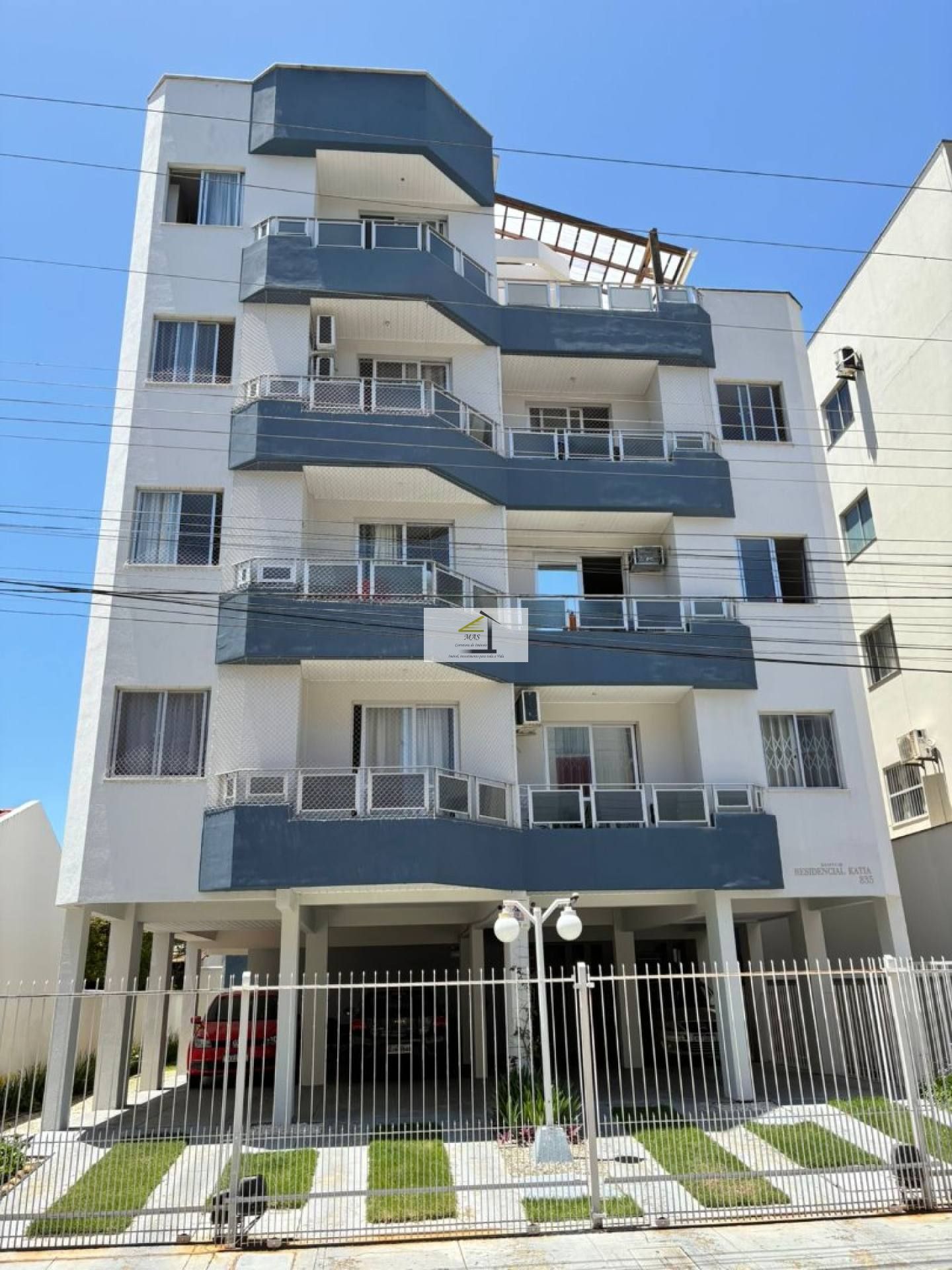 Apartamento à venda 2 Dormitórios no Kobrasol II — Excelente Conservação e Localização