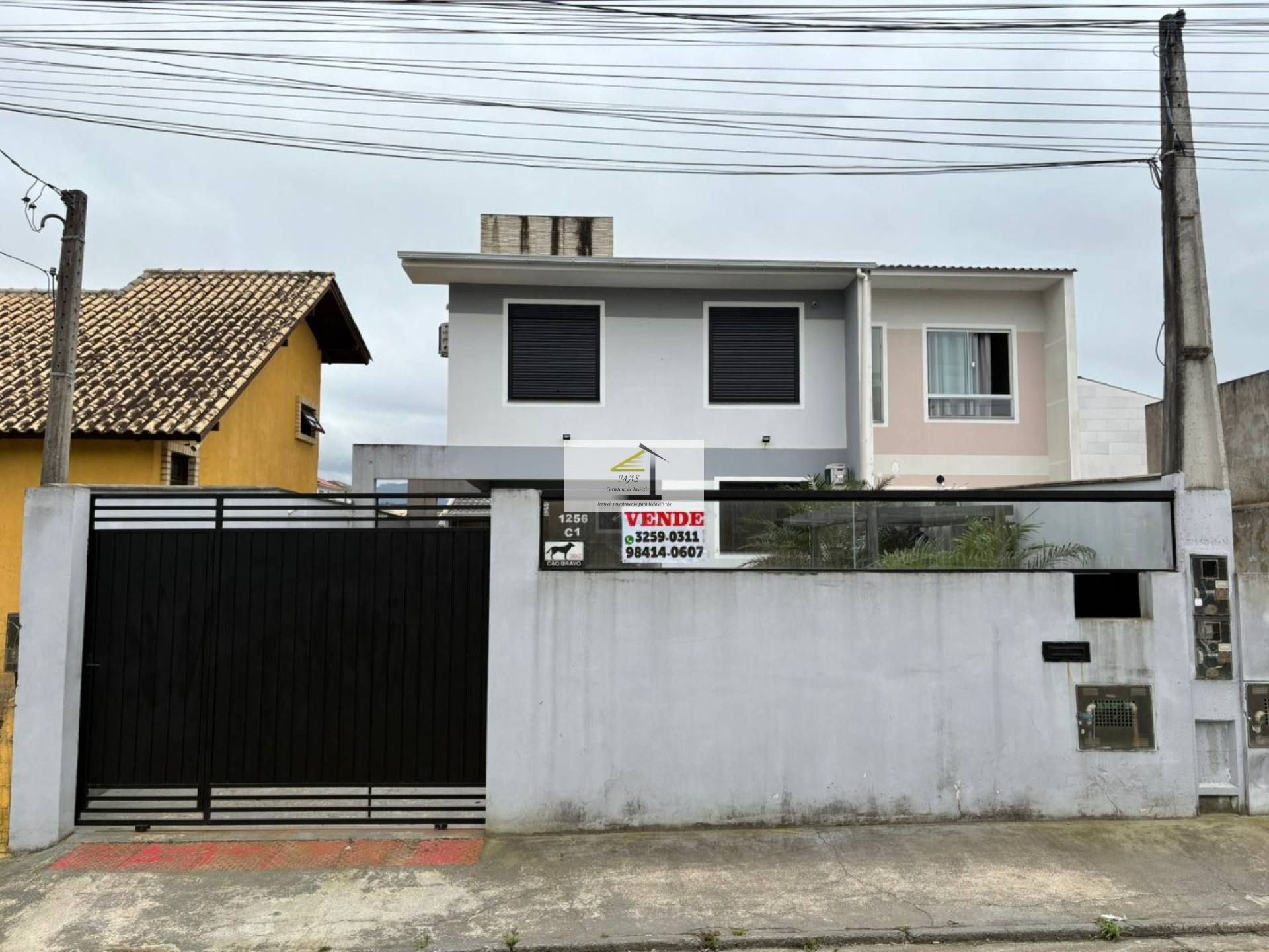 Sobrado à Venda no Ipiranga – 3 Dormitórios, Suíte e Amplo Quintal para Viver com Conforto