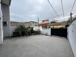 Sobrado à Venda no Ipiranga – 3 Dormitórios, Suíte e Amplo Quintal para Viver com Conforto