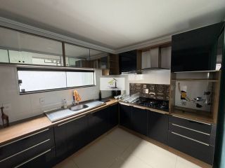 Sobrado à Venda no Ipiranga – 3 Dormitórios, Suíte e Amplo Quintal para Viver com Conforto