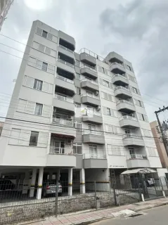 Apartamento de 2 Quartos com Sacada em Localização Privilegiada