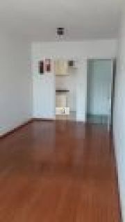 Apartamento de 2 Quartos com Sacada em Localização Privilegiada