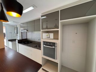 Lindo apartamento de 2 quartos com sacada gourmet e vista para o mar no Estreito