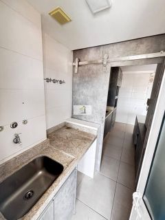 Apartamento Semi Mobiliado para Locação com Sacada