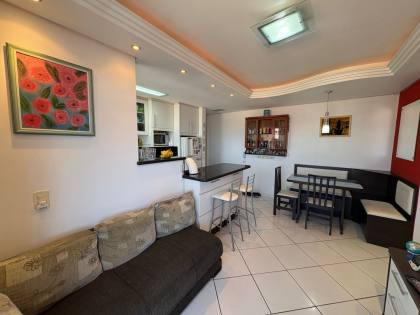 Apartamento com sacada e vista parcial para o mar na Praia Comprida – São José