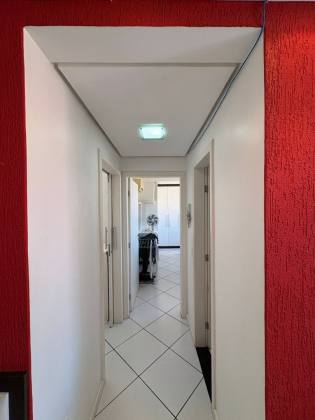 Apartamento com sacada e vista parcial para o mar na Praia Comprida – São José