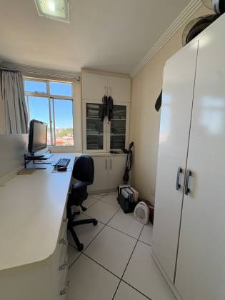 Apartamento com sacada e vista parcial para o mar na Praia Comprida – São José
