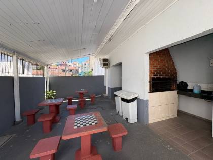 Apartamento com sacada e vista parcial para o mar na Praia Comprida – São José