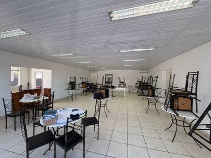 Apartamento com sacada e vista parcial para o mar na Praia Comprida – São José