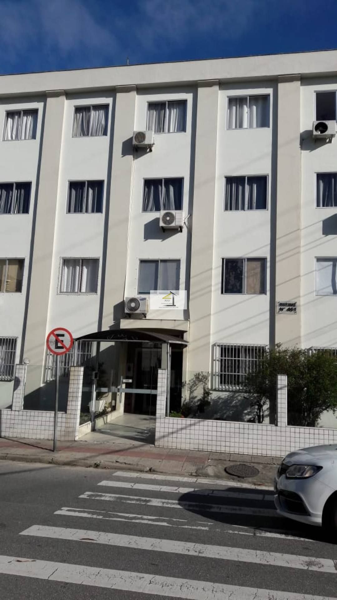 Apartamento bem localizado de 03 quartos no Kobrasol