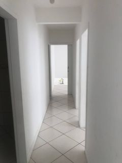 Apartamento bem localizado de 03 quartos no Kobrasol