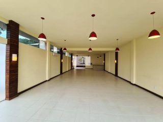 Linda loja comercial bem localizada com 200m² pronta para implantação de restaurante