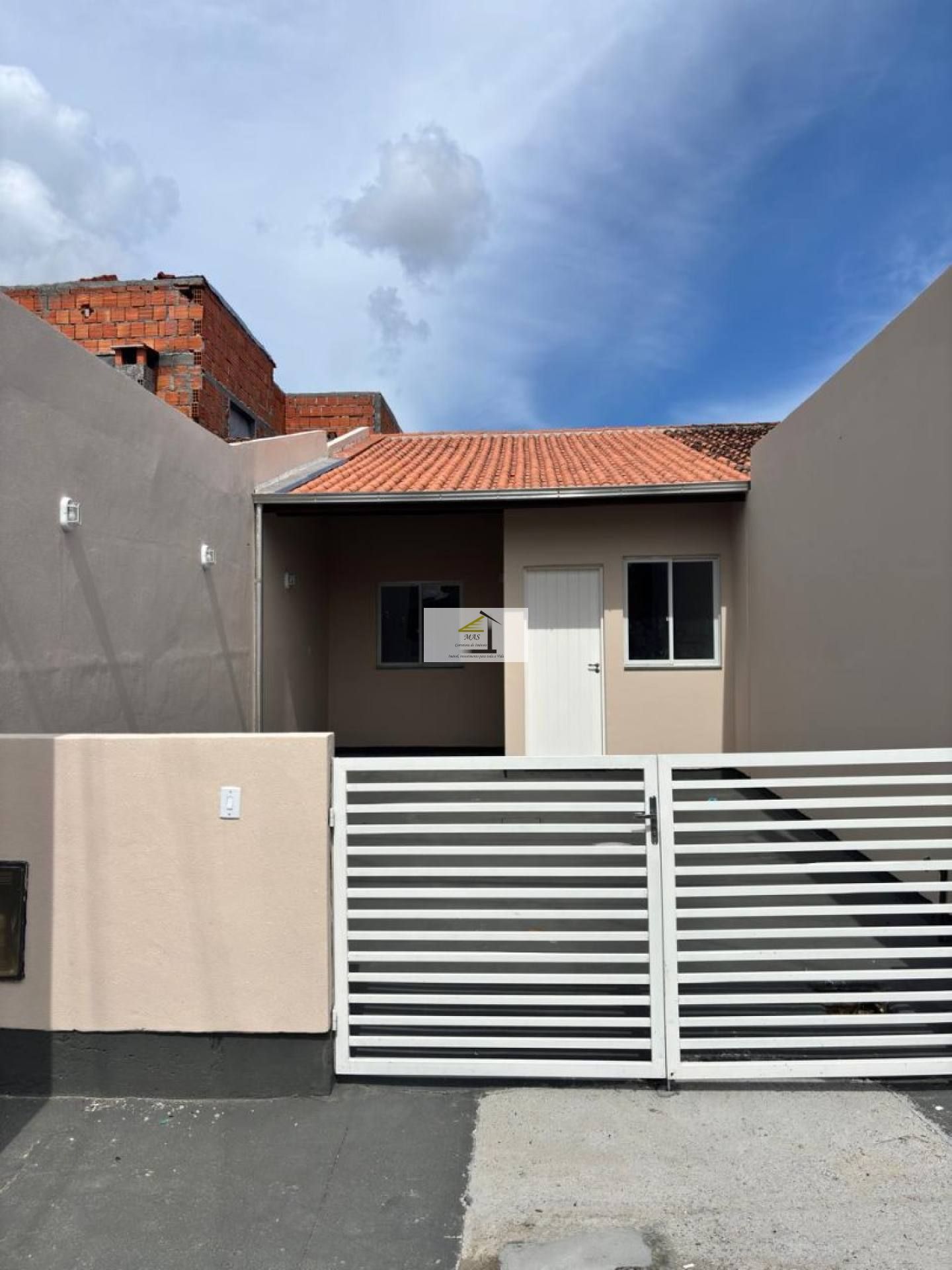 Linda casa de 03 QUARTOS - Em Forquilhas