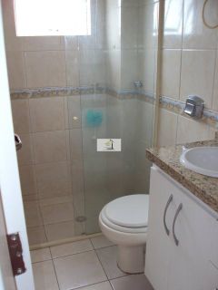 Excelente apartamento de 03 quartos, sacada e garagem no Kobrasol.