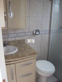 Excelente apartamento de 03 quartos, sacada e garagem no Kobrasol.