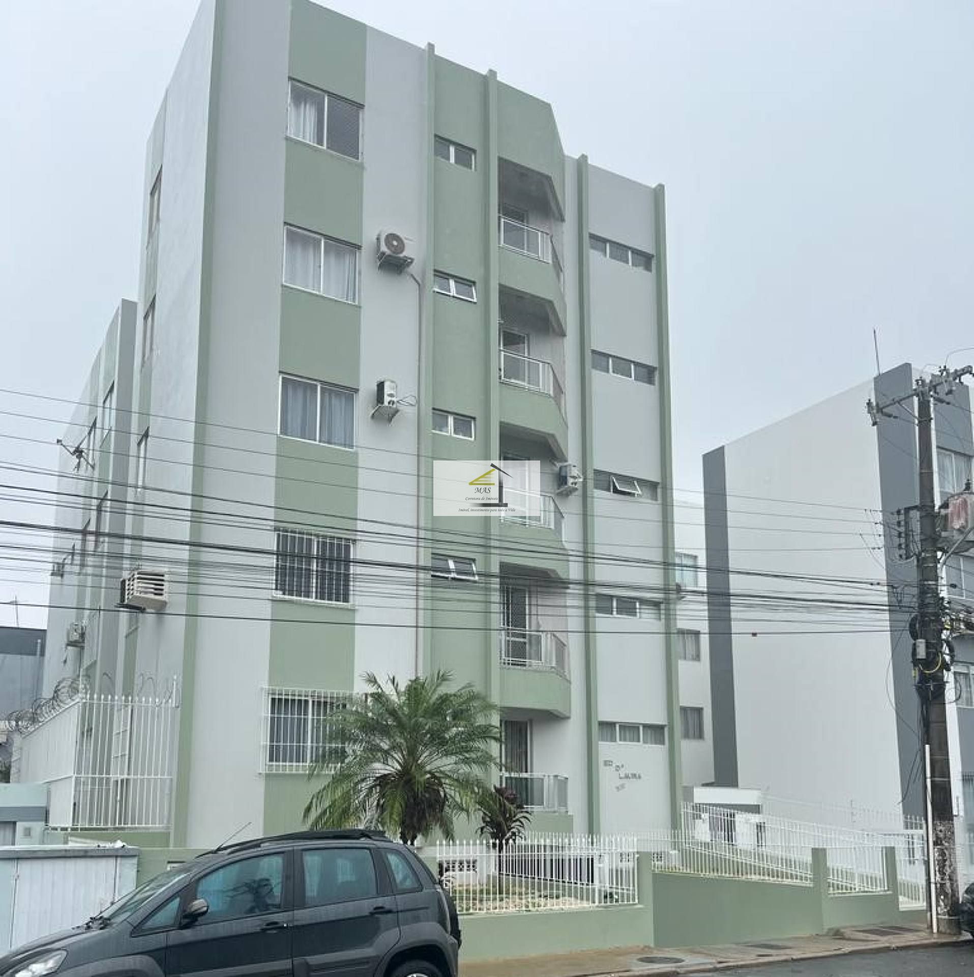 Imóvel bem localizado no Kobrasol de 2 quartos com garagem livre coberta!