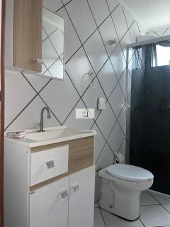 Imóvel bem localizado no Kobrasol de 2 quartos com garagem livre coberta!