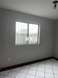 Imóvel bem localizado no Kobrasol de 2 quartos com garagem livre coberta!