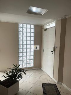 Imóvel bem localizado no Kobrasol de 2 quartos com garagem livre coberta!