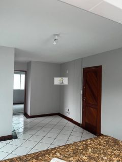 Imóvel bem localizado no Kobrasol de 2 quartos com garagem livre coberta!