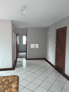 Imóvel bem localizado no Kobrasol de 2 quartos com garagem livre coberta!