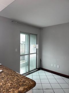 Imóvel bem localizado no Kobrasol de 2 quartos com garagem livre coberta!