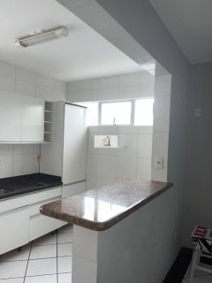 Imóvel bem localizado no Kobrasol de 2 quartos com garagem livre coberta!