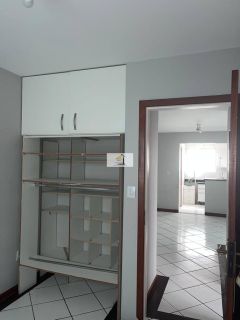 Imóvel bem localizado no Kobrasol de 2 quartos com garagem livre coberta!