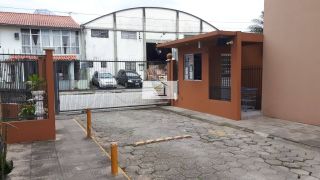 Apartamento em excelente localização com 03 quartos e estacionamento.