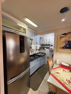 APARTAMENTO 1 SUÍTE NO KOBRASOL COM GARAGEM LIVRE E COBERTA