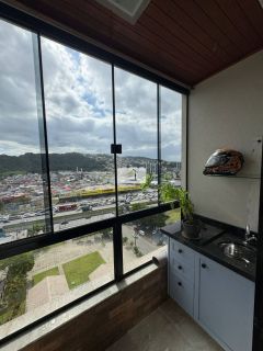 APARTAMENTO 1 SUÍTE NO KOBRASOL COM GARAGEM LIVRE E COBERTA