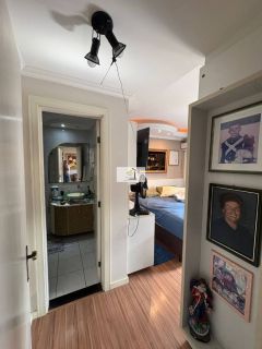 APARTAMENTO 1 SUÍTE NO KOBRASOL COM GARAGEM LIVRE E COBERTA