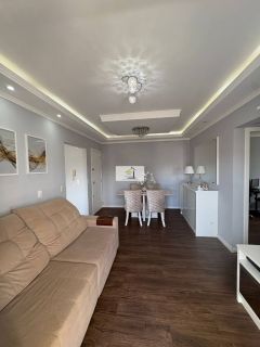 O APARTAMENTO QUE VOCÊ PROCURAVA - DUAS SACADAS, SUÍTE E GARAGEM LIVRE E COBERTA