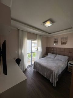 O APARTAMENTO QUE VOCÊ PROCURAVA - DUAS SACADAS, SUÍTE E GARAGEM LIVRE E COBERTA