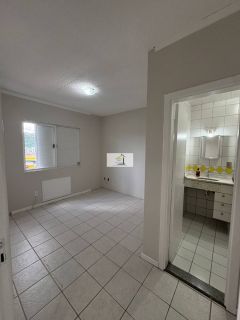 APARTAMENTO À VENDA – 1 SUÍTE E GARAGEM COBERTA | KOBRASOL | SÃO JOSÉ