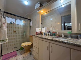 Apartamento térreo no Kobrasol, 3 dormitórios com suíte e espaço gourmet | Estuda permuta por apto no norte da ilha
