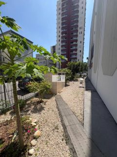 Apartamento térreo no Kobrasol, 3 dormitórios com suíte e espaço gourmet | Estuda permuta por apto no norte da ilha