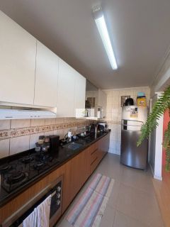 Invista ou more na Trindade: apartamento de 2 dormitórios com garagem