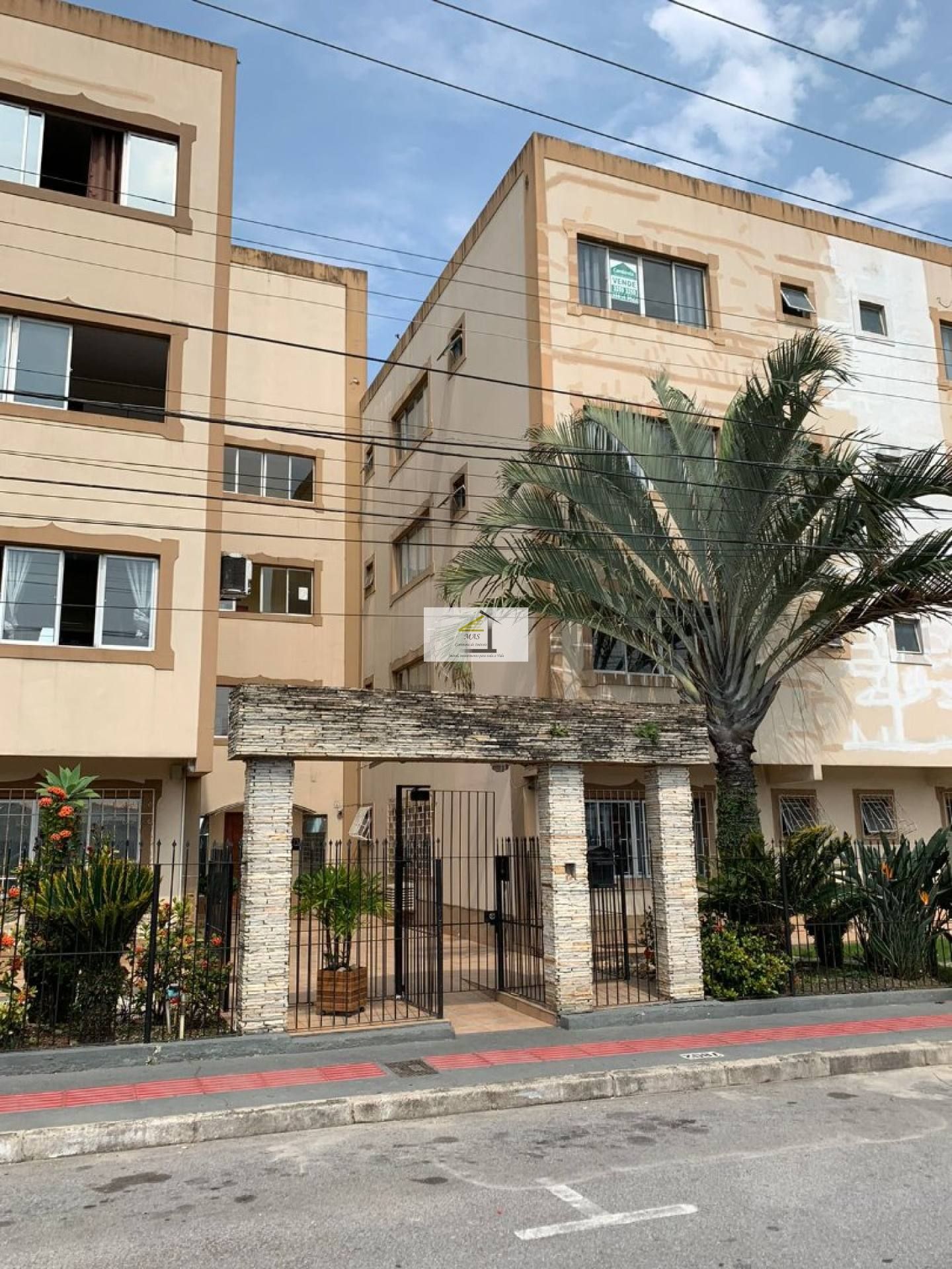 Quitinete semi-mobiliada em ótima localização no Kobrasol