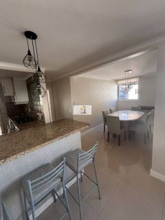 Apartamento com 2 quartos com garagem bem localizado no Kobrasol